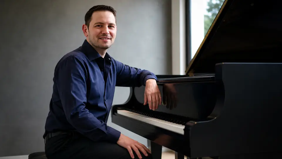Roman Sillipp am Klavier Roman Sillipp am Klavier